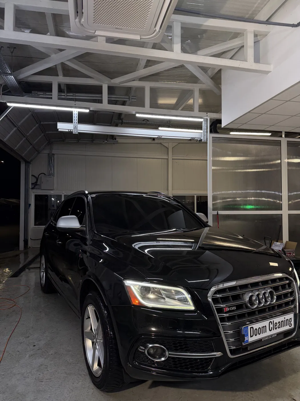 Автомивка и абонаменти: Audi SQ5 в Studio 108, София